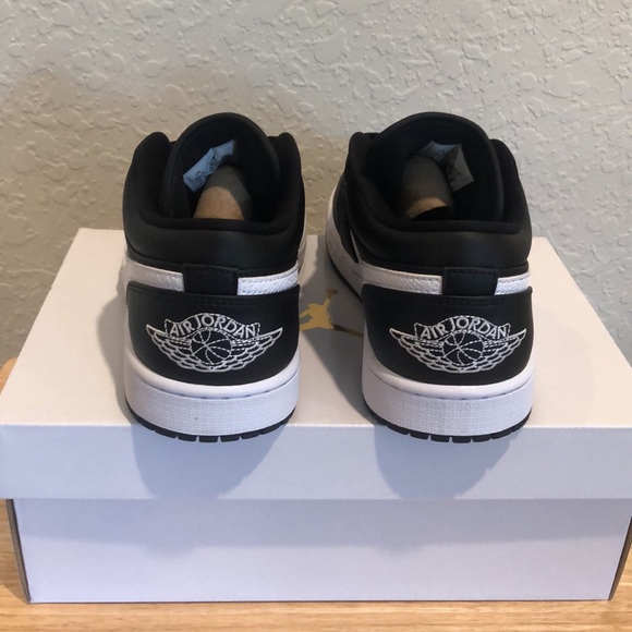NIKE AIR JORDAN 1 LOW SNEAKERS - Picture 8 of 11